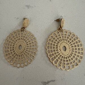 Elegant Gold Filigree Earrings